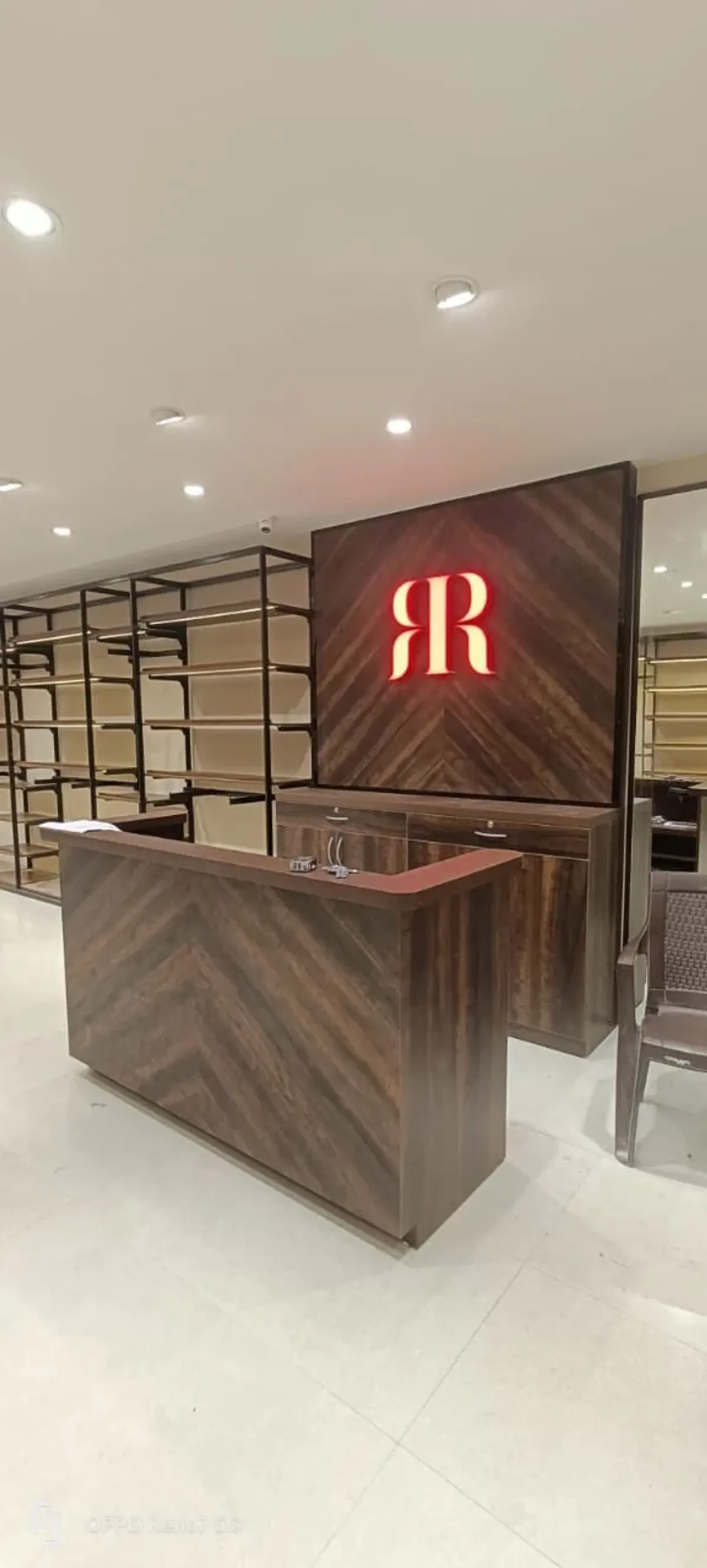 Retail fixtures & interiors
