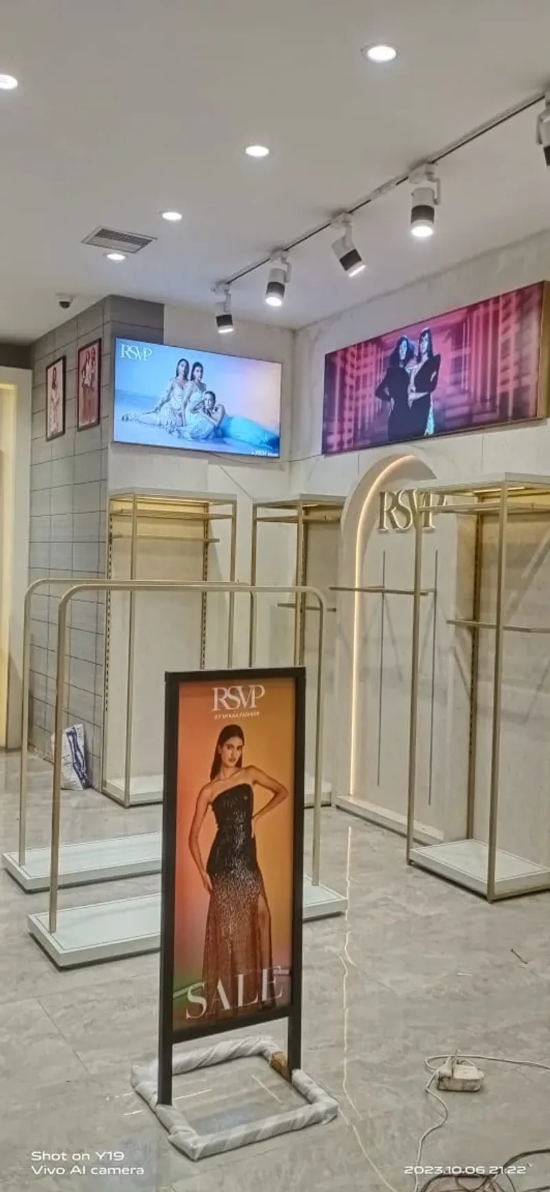 Fashion store fit-out