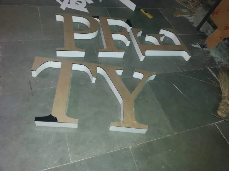 Signage project by Metro Art